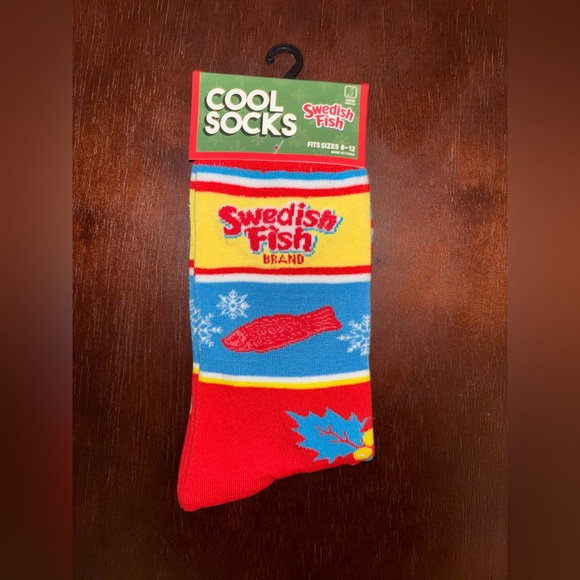 SWEDISH FISH NOVELTY CREW SOCKS NWT MEN’S SHOE SIZE 8-12 - Picture 1 of 2